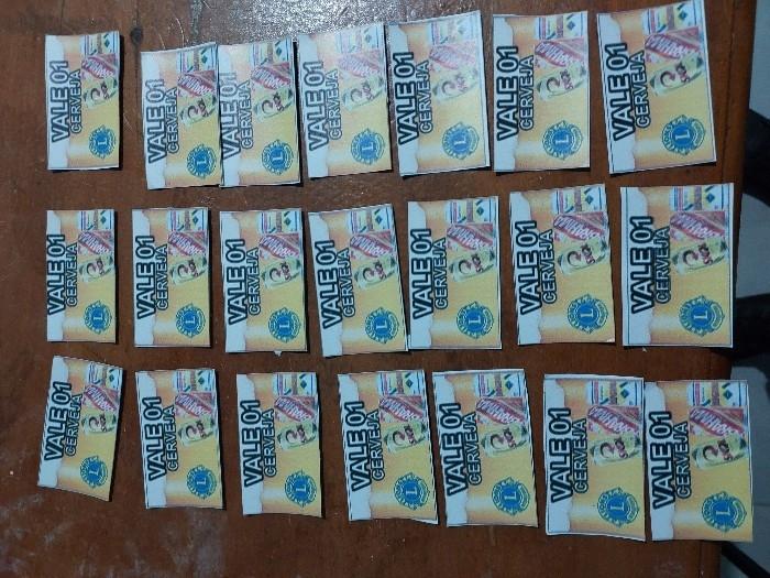 Durante evento em Cerejeiras, homem é preso usando fichas falsas para comprar bebidas em Parque de Exposições