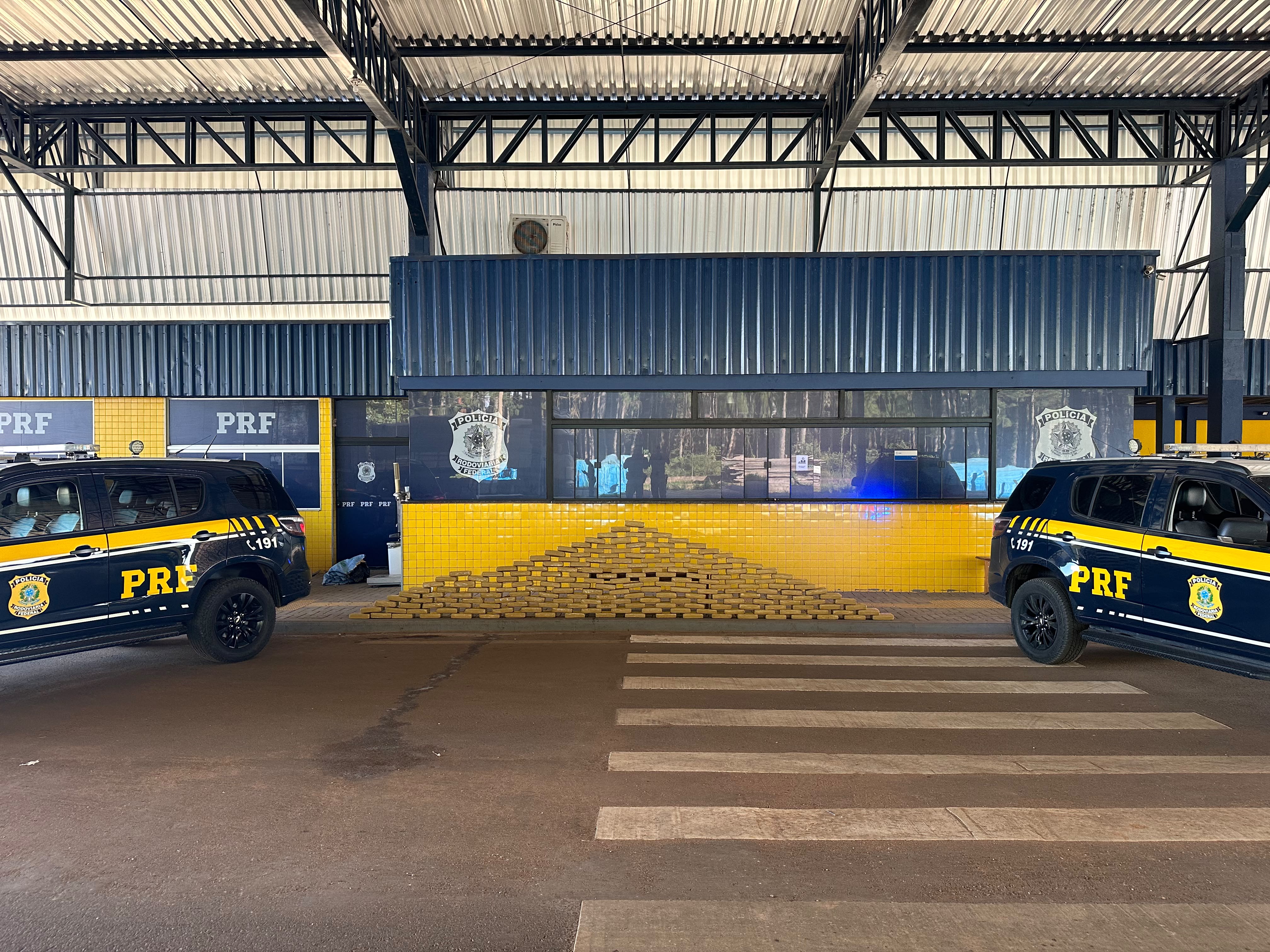 Agentes da PRF prendem, em Vilhena, motorista que estava saindo de Rondônia com mais de 200 kg de “supermaconha”