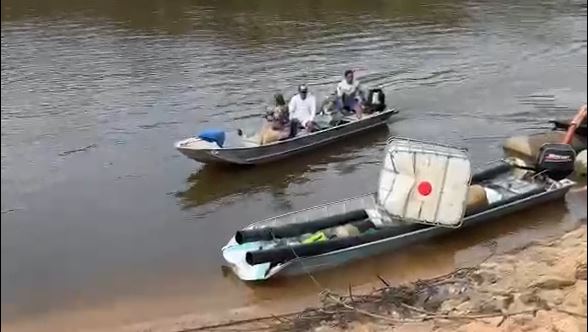 Piloteiro bate em balsa, cai no rio Guaporé e está desaparecido em Pimenteiras do Oeste; Bombeiros são acionados