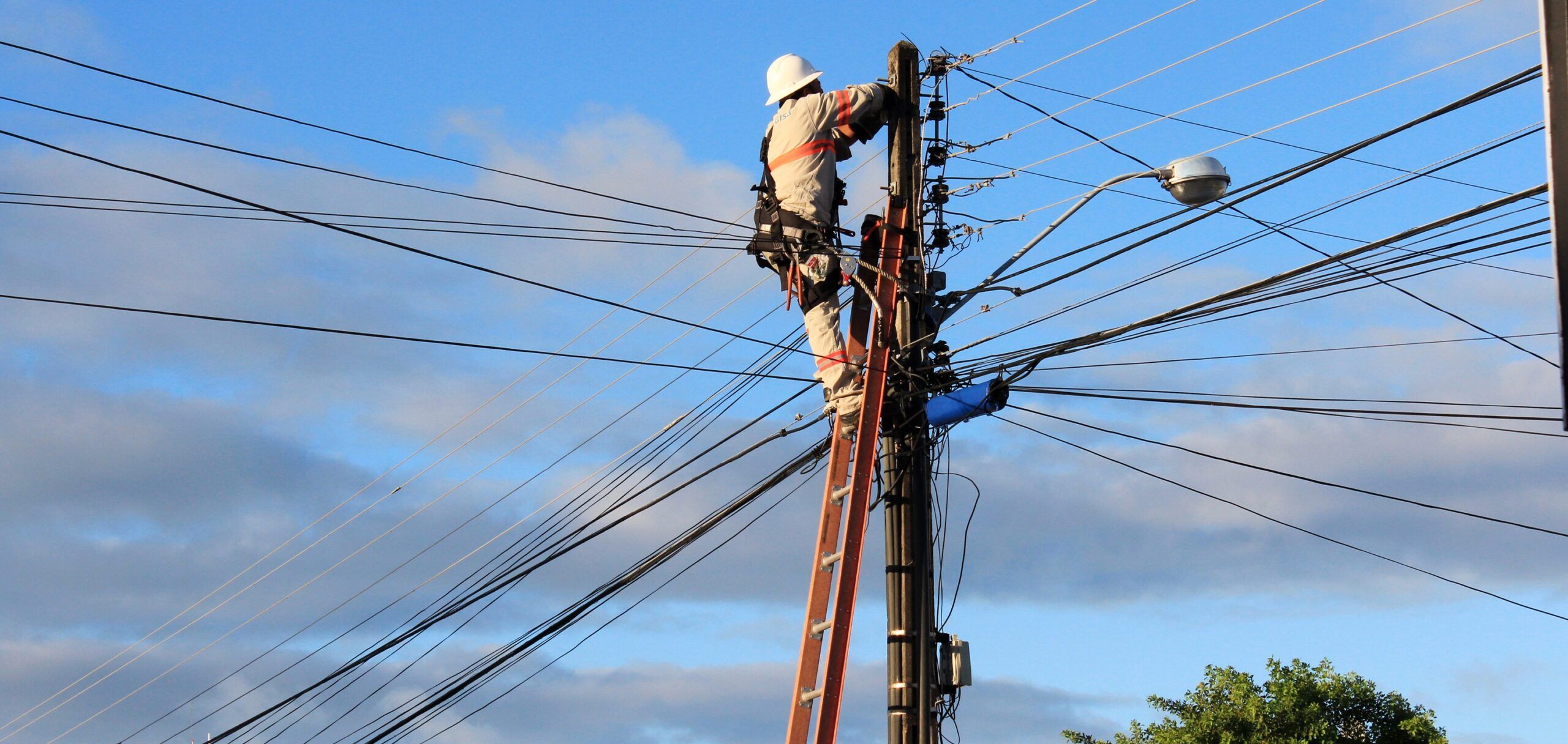 Concessionária aciona a Polícia Militar após constatar furto de energia elétrica cometido por loja no centro de Vilhena
