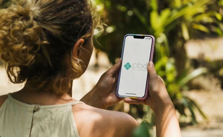 Mesmo enfrentando dificuldades, faxineira de Cerejeiras devolve R$ 7 mil referentes a 2 pix recebidos por engano