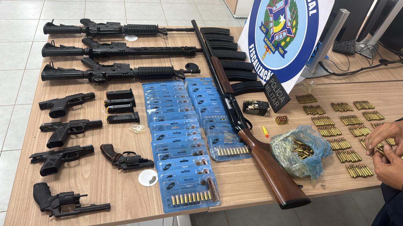 PM apreende 9 armas e mais de 600 munições ao abordar caminhão durante fiscalização na BR 364, em vilhena