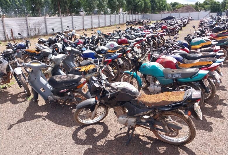 Polícia é acionada após homens invadirem depósito do Detran e tentarem “resgatar” moto apreendida, em Vilhena