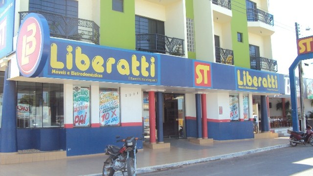 Loja de móveis doa prêmios para bingo e ajuda instituições de ensino em Vilhena