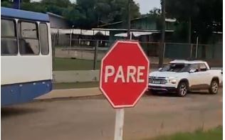 Rapaz que assediou estudantes adolescentes em Vilhena é de “família tradicional”, pagou fiança e foi liberado após ser ouvido na polícia