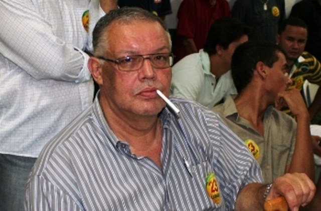 Após susto e internação, guru do prefeito Zé Rover promete largar o cigarro
