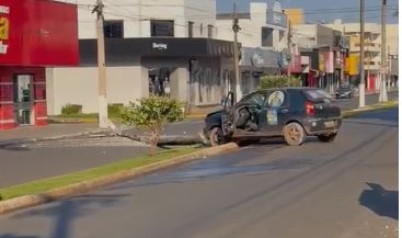 FOTOS E VÍDEO: candidato a deputado federal de Vilhena se envolve em acidente inusitado no centro da cidade