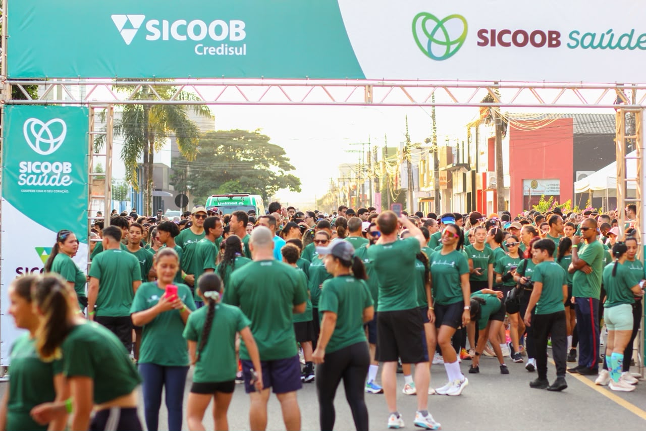 Corrida Sicoob Saúde reuniu centenas de participantes no Centro de Vilhena; veja fotos do evento