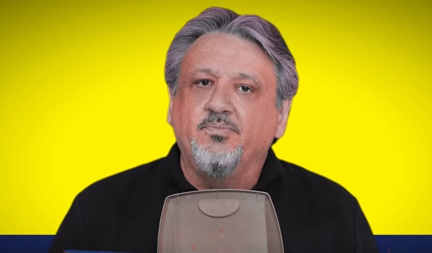 ASSISTA - "Jogue seu voto no meu lixo", diz em vídeo, candidato a deputado estadual de Vilhena, em estratégia inusitada