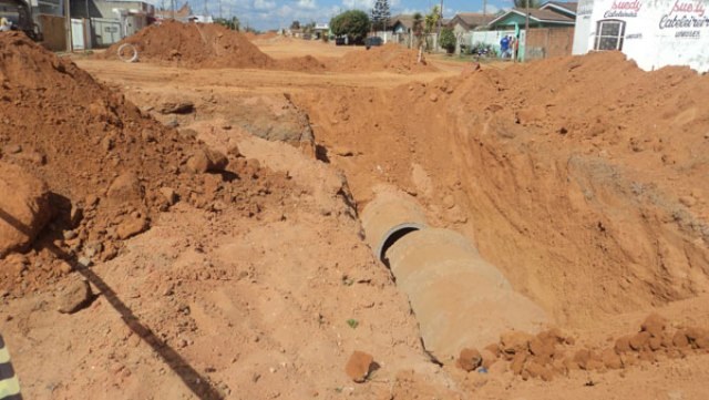 Prefeito Zé Rover enfrenta cabeça de burro enterrada na maior obra de Vilhena
