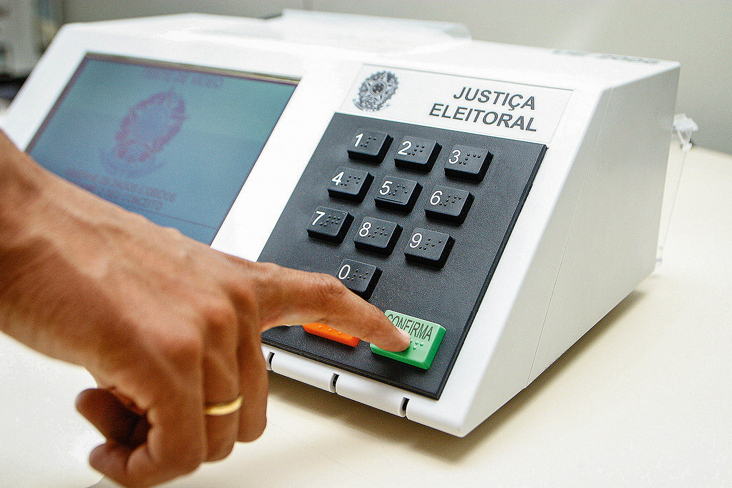 Levantamento mostra quanto custou cada voto dos políticos eleitos em Rondônia este ano
