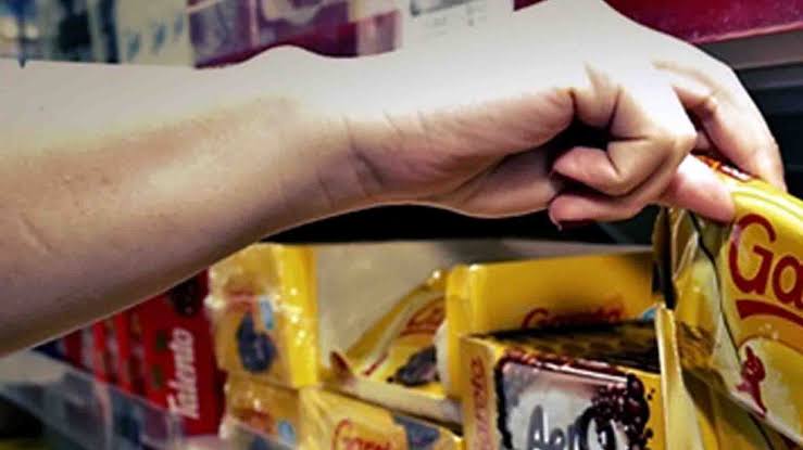 Ladrão é detido por gerente e seguranças de supermercado, após novo furto de barras de chocolate, em Vilhena