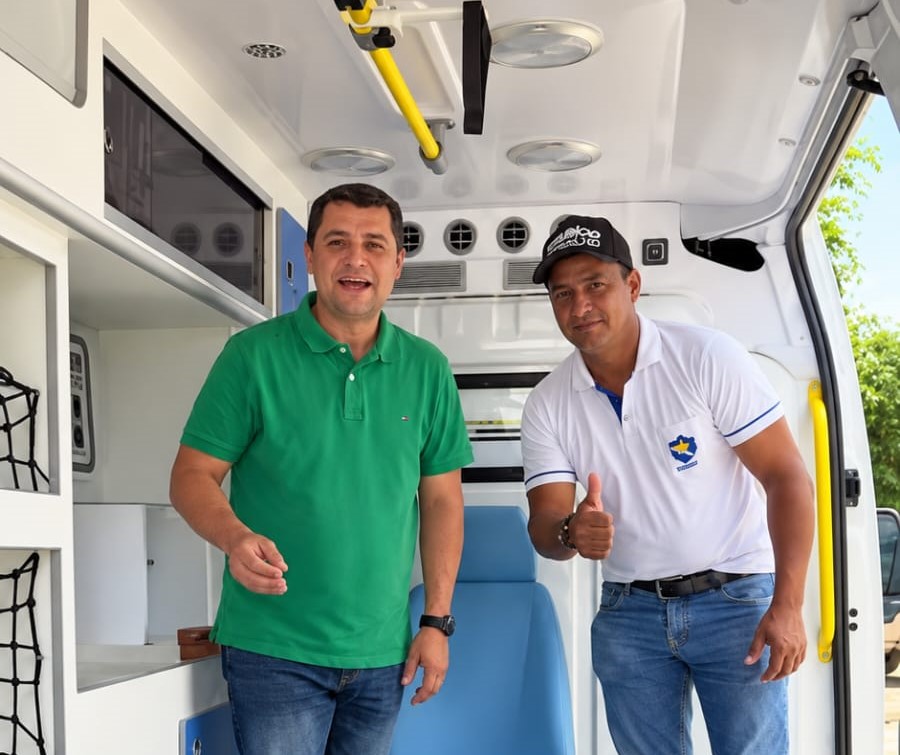 Luizinho Goebel reforça a Saúde de Chupinguaia com ambulância semi-UTI zero km e recebe agradecimento do prefeito