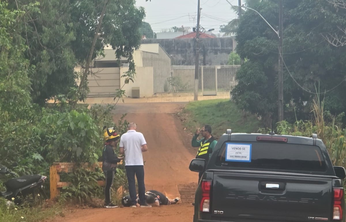 ASSISTA VÍDEO: mulher sofre queda ao passar por “pinguela” que dá acesso ao Setor de Chácaras de Vilhena