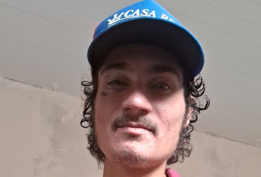Mãe pede ajuda para transferir filho esquizofrênico para Porto Velho após ele fugir de hospital e apanhar nas ruas, em Vilhena