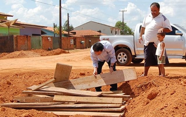 Natan visita obra milionária em Vilhena e diz que culpa por atrasos é de empreit