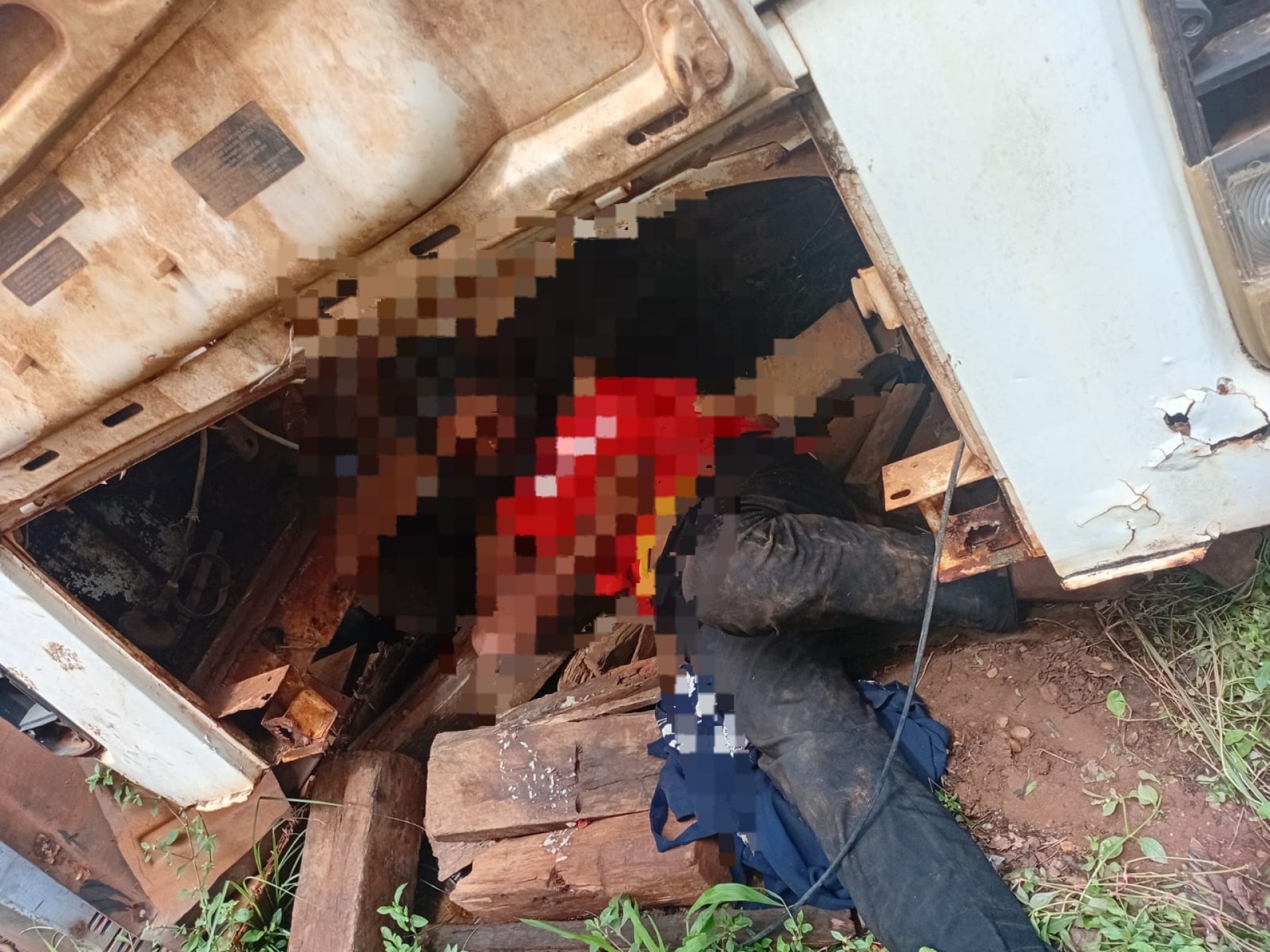 Homem que vivia em situação de rua é encontrado morto embaixo de Kombi no pátio de posto de combustíveis, em Vilhena