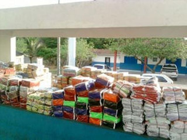 Carreta com 5 mil produtos sem nota é apreendida tentando entrar em Rondônia