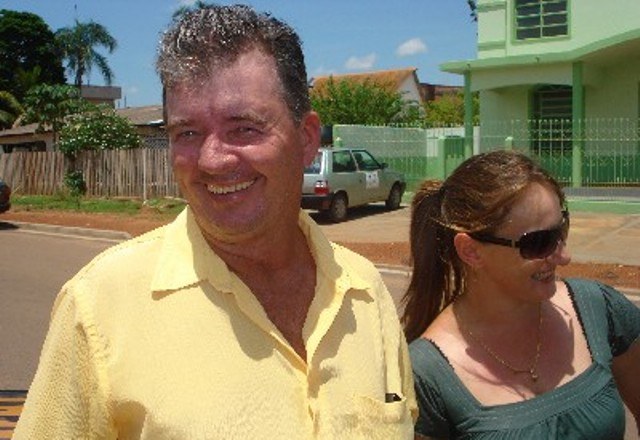 Prefeito e primeira-dama embolsavam metade do salário de servidores