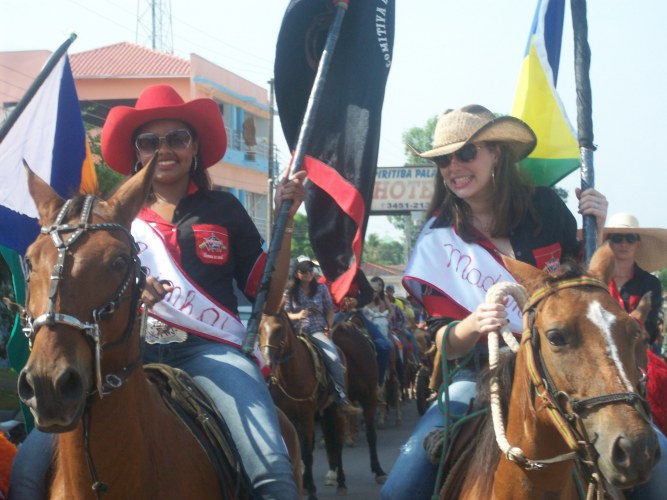 Abertura da Expopib reúne mais de 300 cavaleiros na BR-364