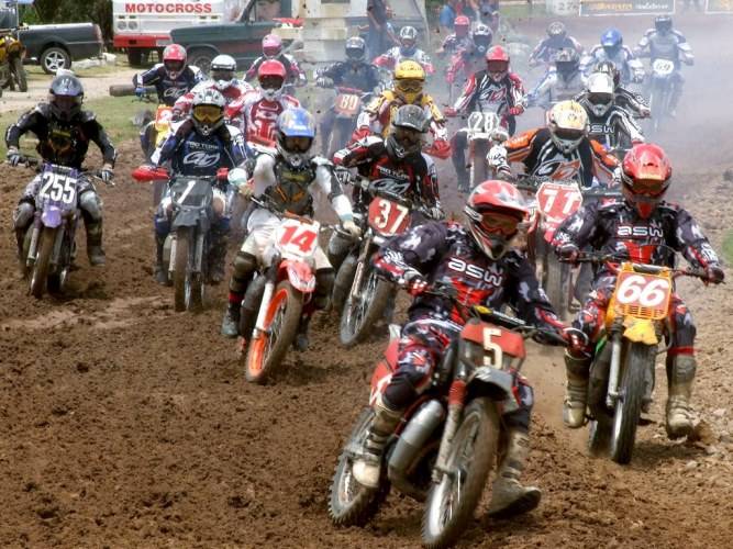 VELOCROSS: MAIS DE 100 PILOTOS AGITAM VILHENA