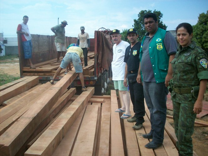 Sedam e BPA apreendem R$ 100 mil em cumaru que ia do Amazonas para Minas