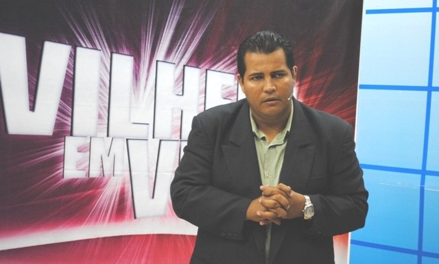 Programa de TV comemora aniversário distribuindo brindes para o público