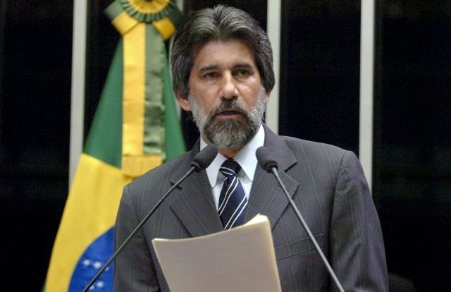 No Senado, Raupp defende fim de coligações para vereador; cearense contesta
