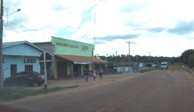 Vendaval provoca estragos no Guaporé e passageira é atingida por telha arrancada
