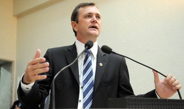 Aliado diz que candidatura de Luizinho Goebel a prefeito saiu “na pressão”