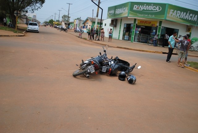 Acidente na Melvin Jones deixa motociclista com suspeita de fratura