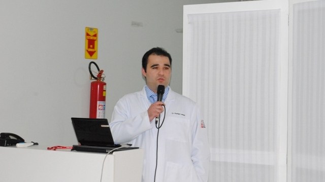 Em palestra, médico mostra resultado de operação contra câncer feita em Vilhena