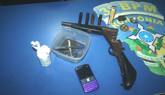 Adolescente atira duas vezes contra rapaz que havia “mexido” com sua mulher