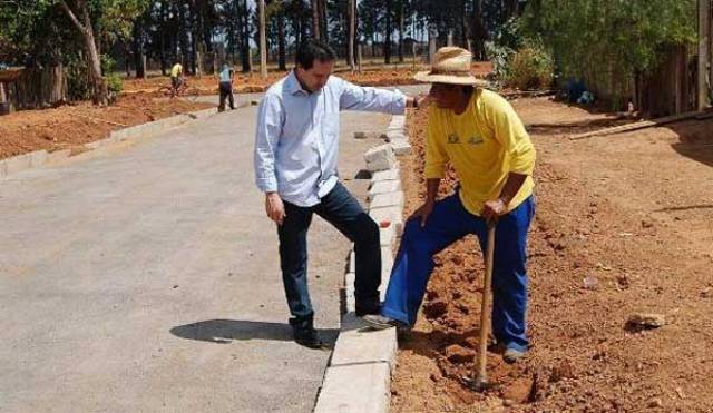 Natan revela que quase 70% do asfalto da Vila Operária já estão pagos