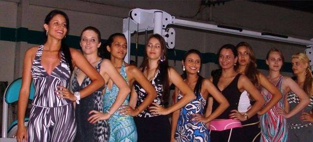 Após malhação, candidatas a Miss curtem seresta e tomam sol no Clube dos Estados