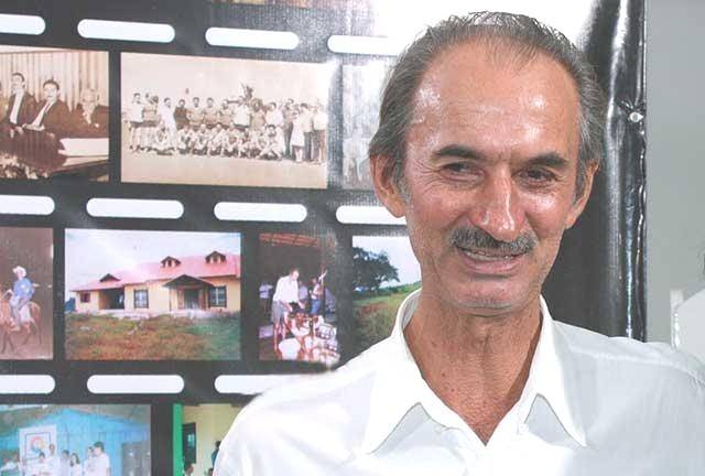 Ex-senador ameaça ir à justiça para despejar famílias que moram em distrito