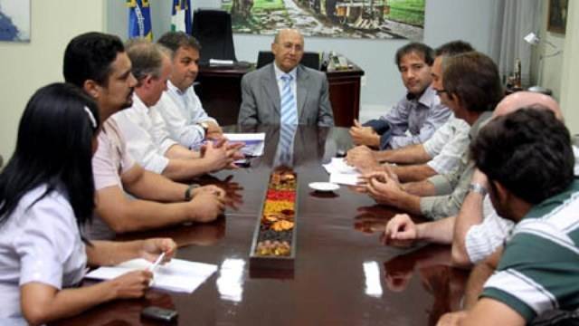 Empresários de Colorado recebem apoio de Confúcio para implantar frigorífico