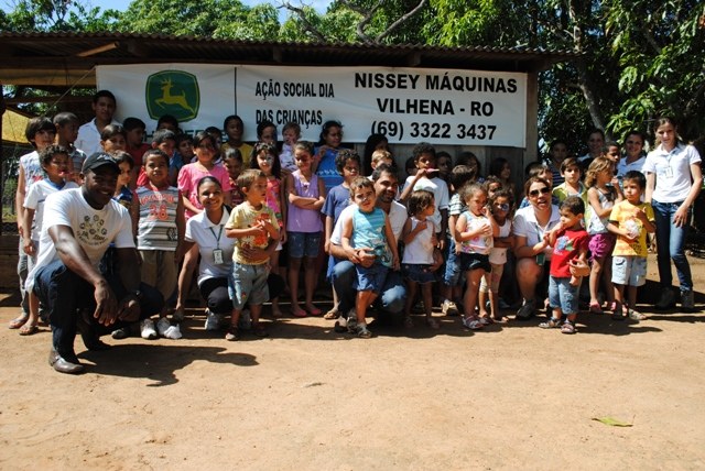 Empresa realiza festa e distribui brinquedos no dia das crianças
