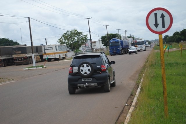 Comerciantes pressionam e prefeito autoriza tráfego de mão dupla em avenida 