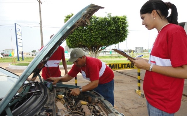  Mais de 150 veículos foram inspecionados gratuitamente por mecânicos em Vilhena