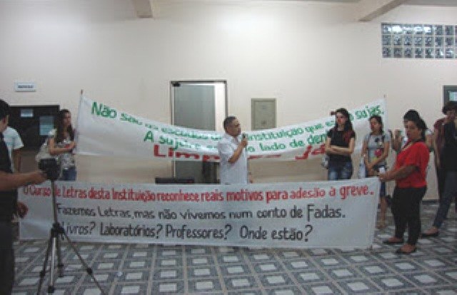 Acadêmicos se unem e movimento grevista avança no campus da Unir em Vilhena