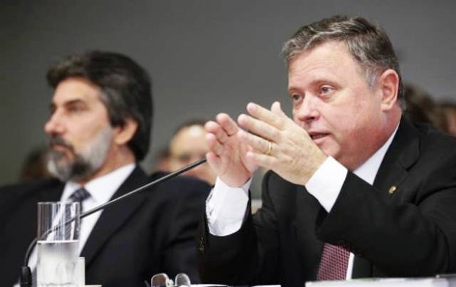 Senador Valdir Raupp tenta levar ex-governador Blairo Maggi para o PMDB
