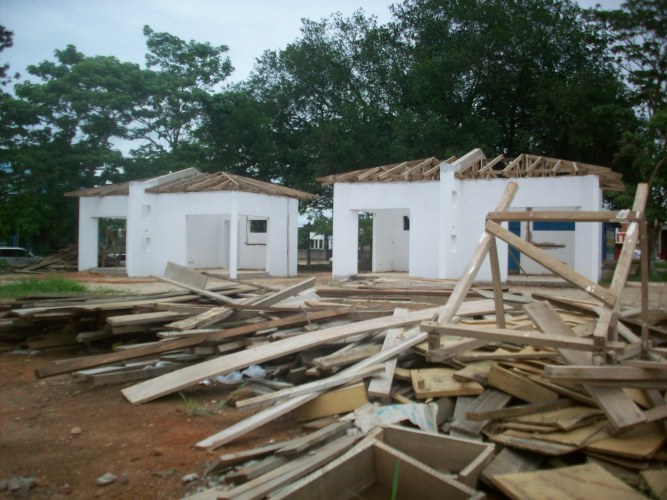 Obras da prefeitura esperam “hora certa” para serem inauguradas