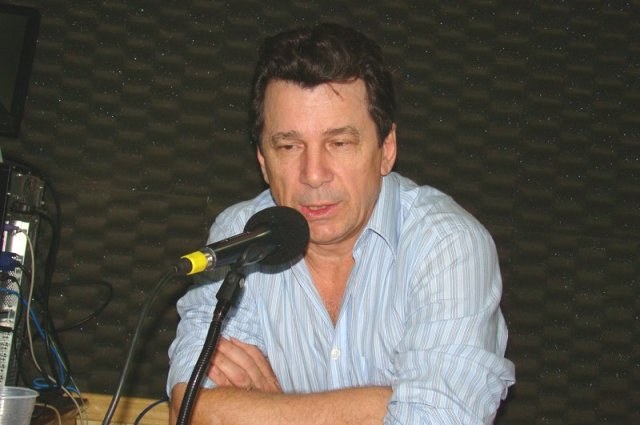Falando para 28 emissoras de rádio, Cassol ataca violentamente Governo Confúcio 