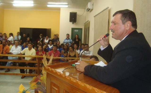 Vereador e prefeito de Pimenteiras suspeitos de pegar diárias sem necessidade