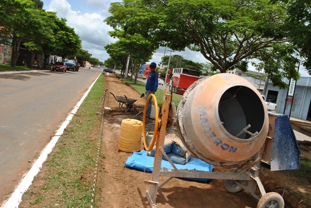 Pista de caminhada da Tancredo Neves é iniciada e ficará pronta em 30 dias
