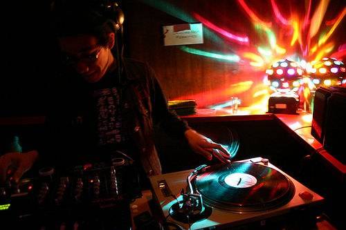 FESTA À FANTASIA NO CAFÉ ARUBA