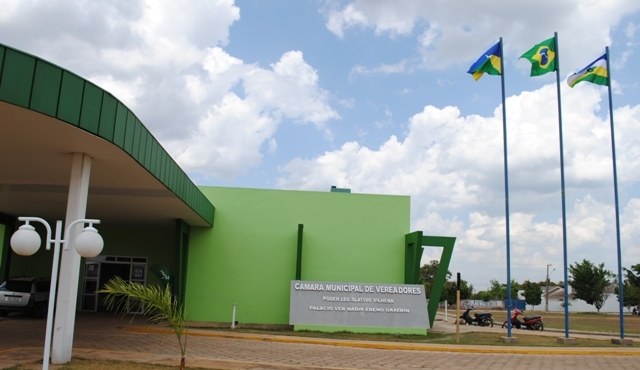 Vereadores “colocam cabresto” em prefeito e impedem remanejamento do orçamento