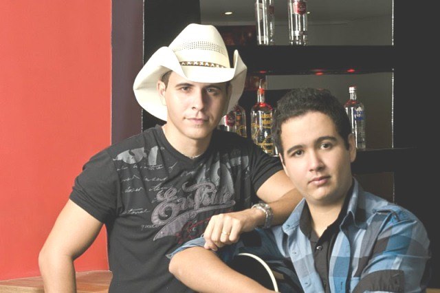 Primos sertanejos lançam primeiro CD em casa noturna no sábado