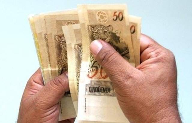 Entidade calcula salário mínimo que realmente atenderia trabalhador: R$ 2,3 mil